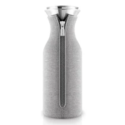 Carafe rafraîchissante Eva Solo à housse tissée, gris clair