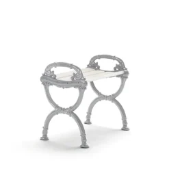 Tabouret Byarum, Pin laqué blanc, support en aluminium brut